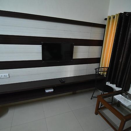 Hotel Vaishnavi Jaipur Exteriör bild