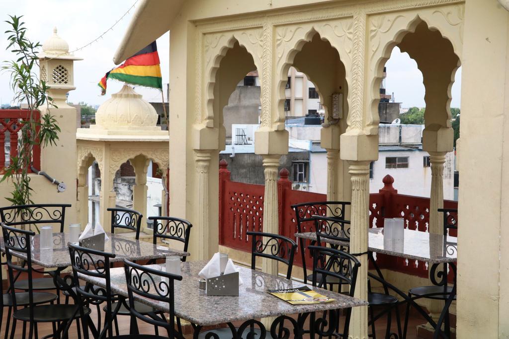Hotel Vaishnavi Jaipur Exteriör bild