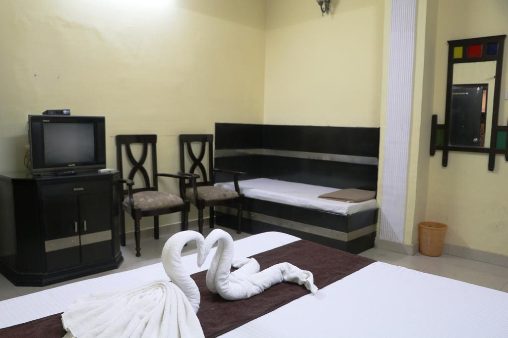 Hotel Vaishnavi Jaipur Exteriör bild