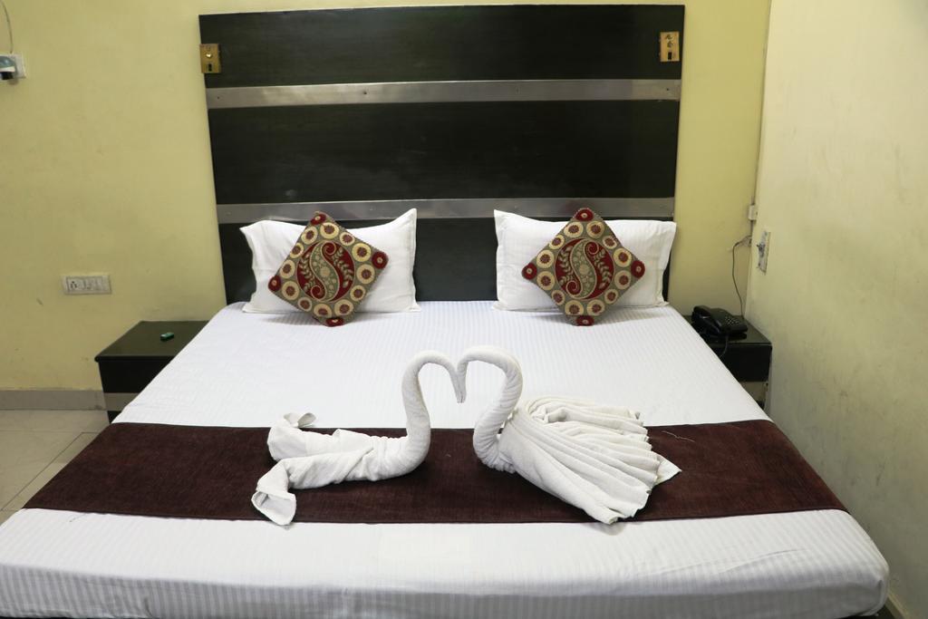 Hotel Vaishnavi Jaipur Exteriör bild
