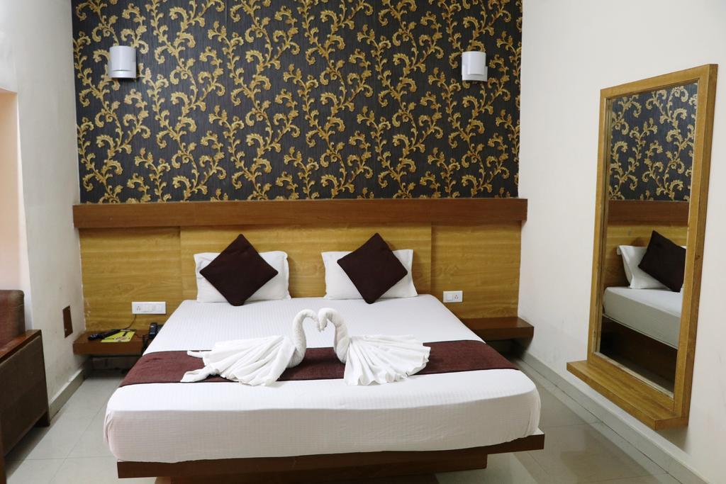 Hotel Vaishnavi Jaipur Exteriör bild