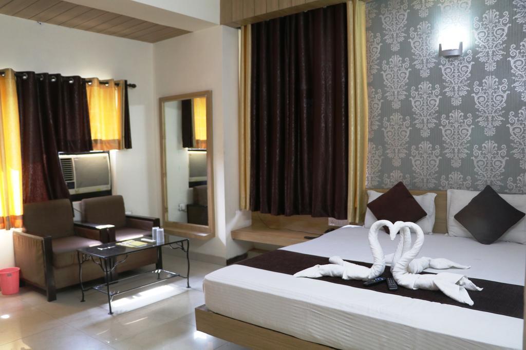 Hotel Vaishnavi Jaipur Exteriör bild