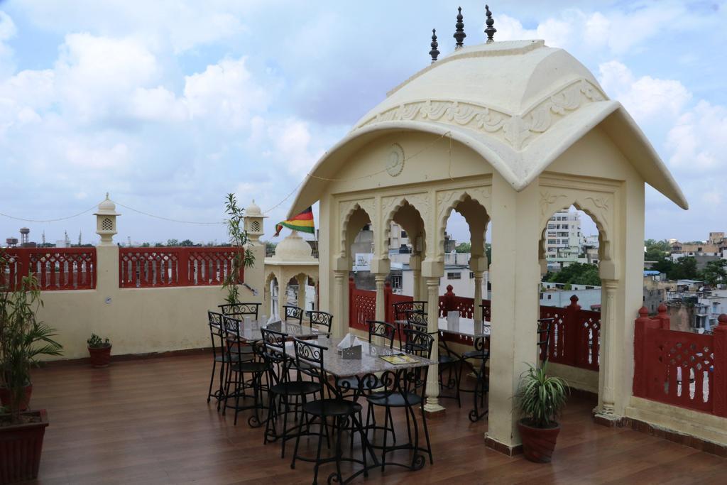 Hotel Vaishnavi Jaipur Exteriör bild
