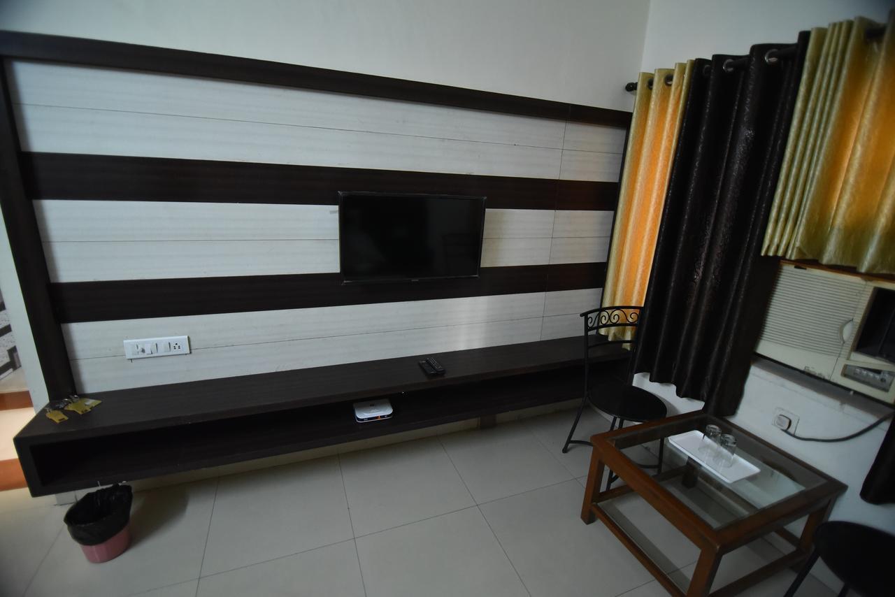 Hotel Vaishnavi Jaipur Exteriör bild
