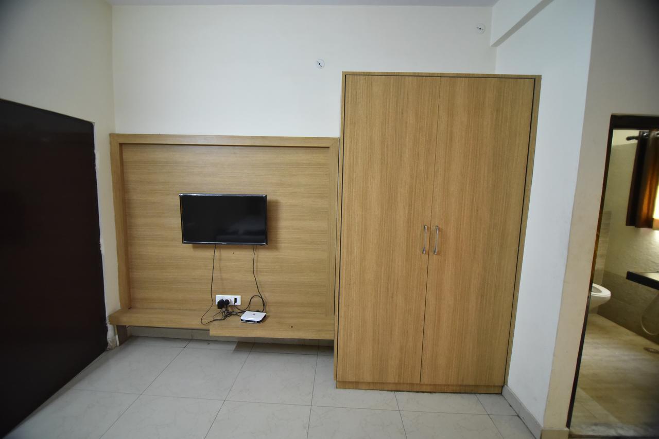 Hotel Vaishnavi Jaipur Exteriör bild