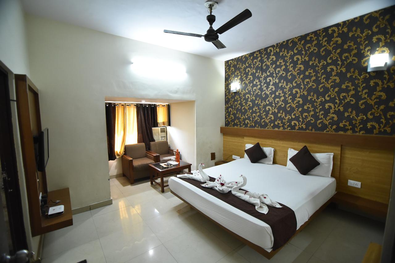 Hotel Vaishnavi Jaipur Exteriör bild