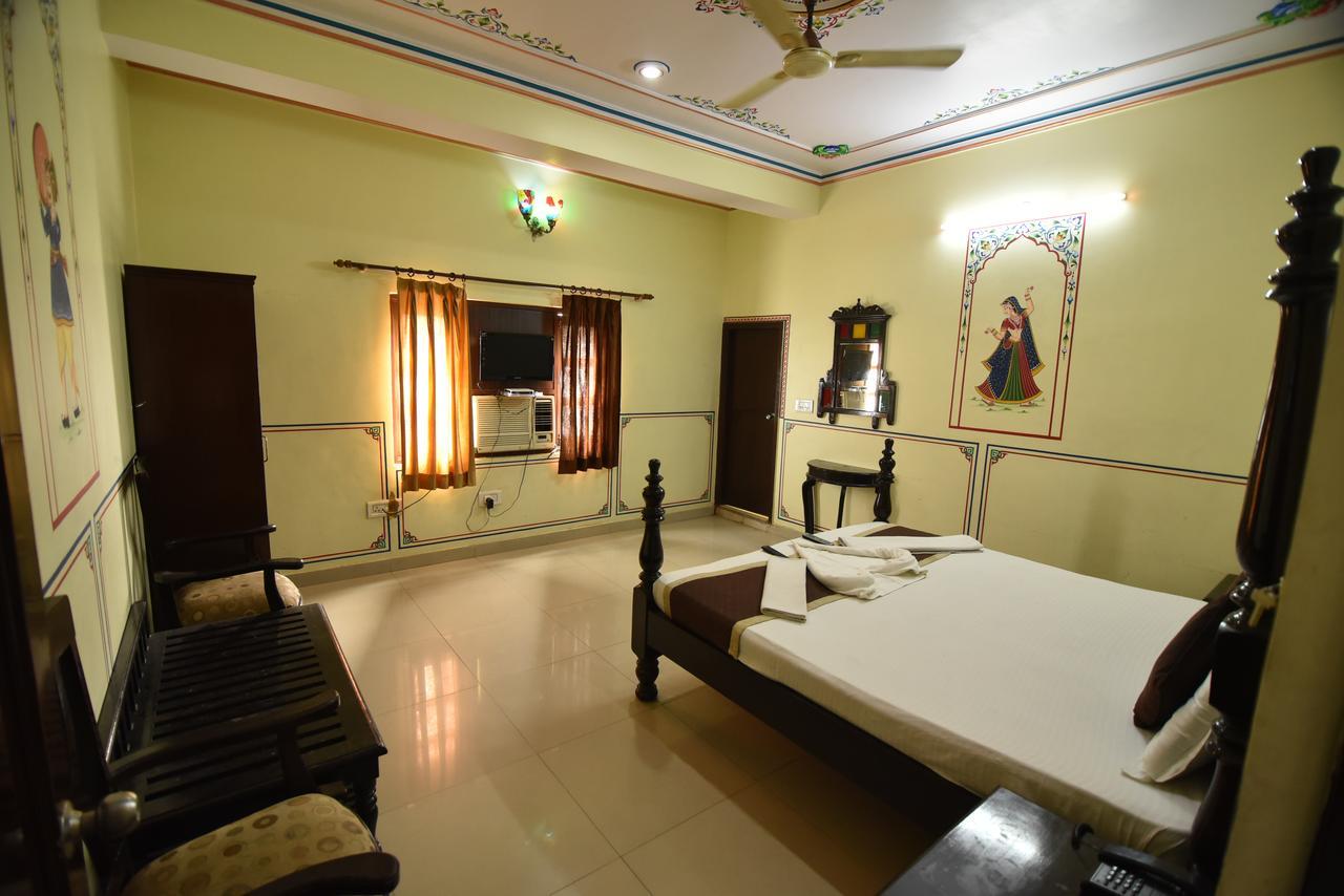 Hotel Vaishnavi Jaipur Exteriör bild
