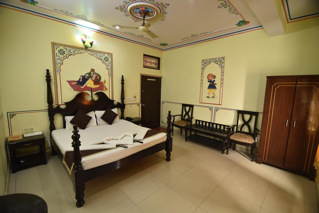 Hotel Vaishnavi Jaipur Exteriör bild