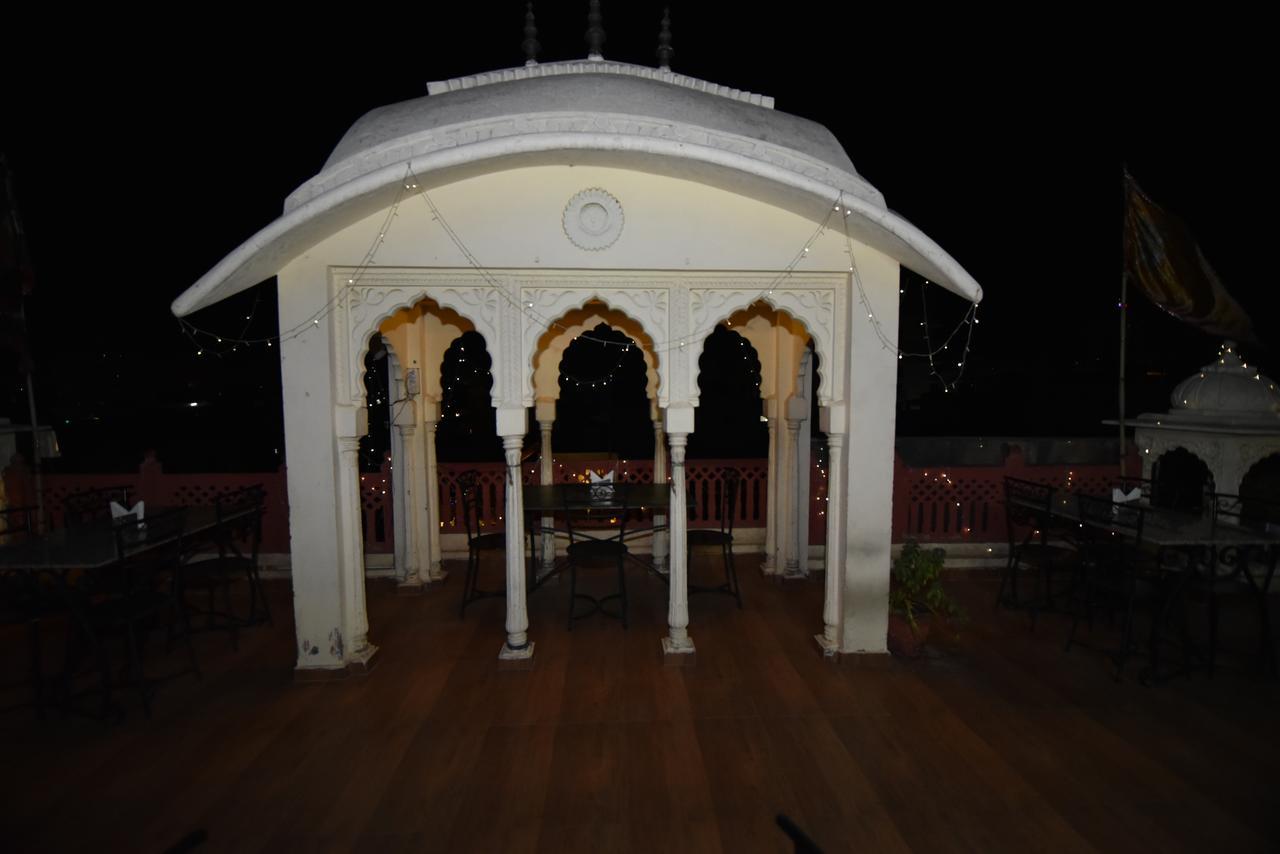Hotel Vaishnavi Jaipur Exteriör bild