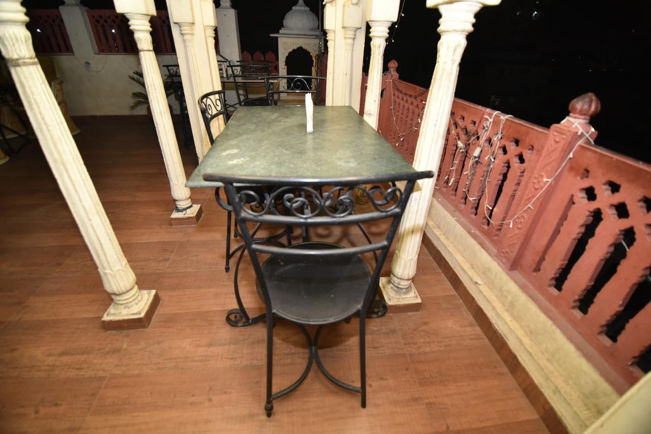 Hotel Vaishnavi Jaipur Exteriör bild