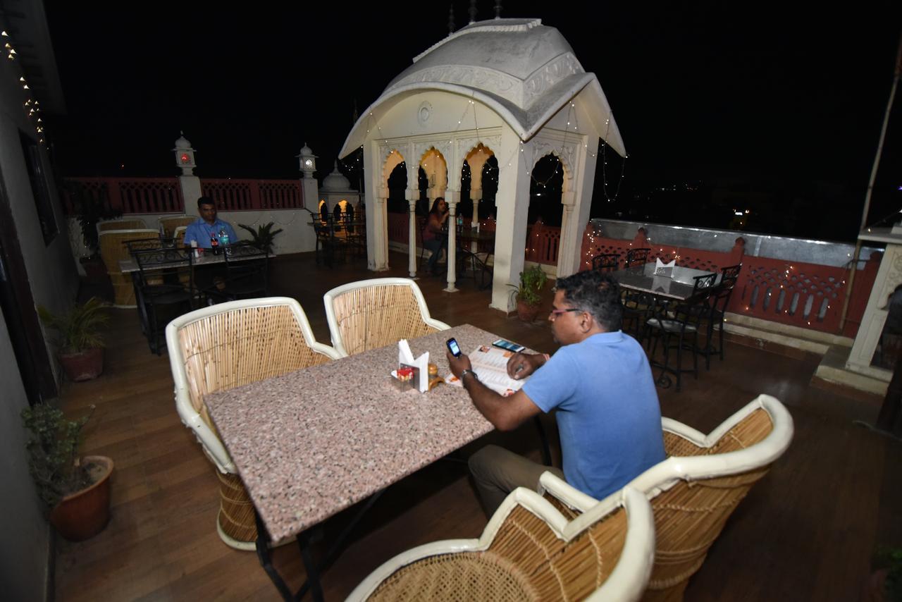 Hotel Vaishnavi Jaipur Exteriör bild