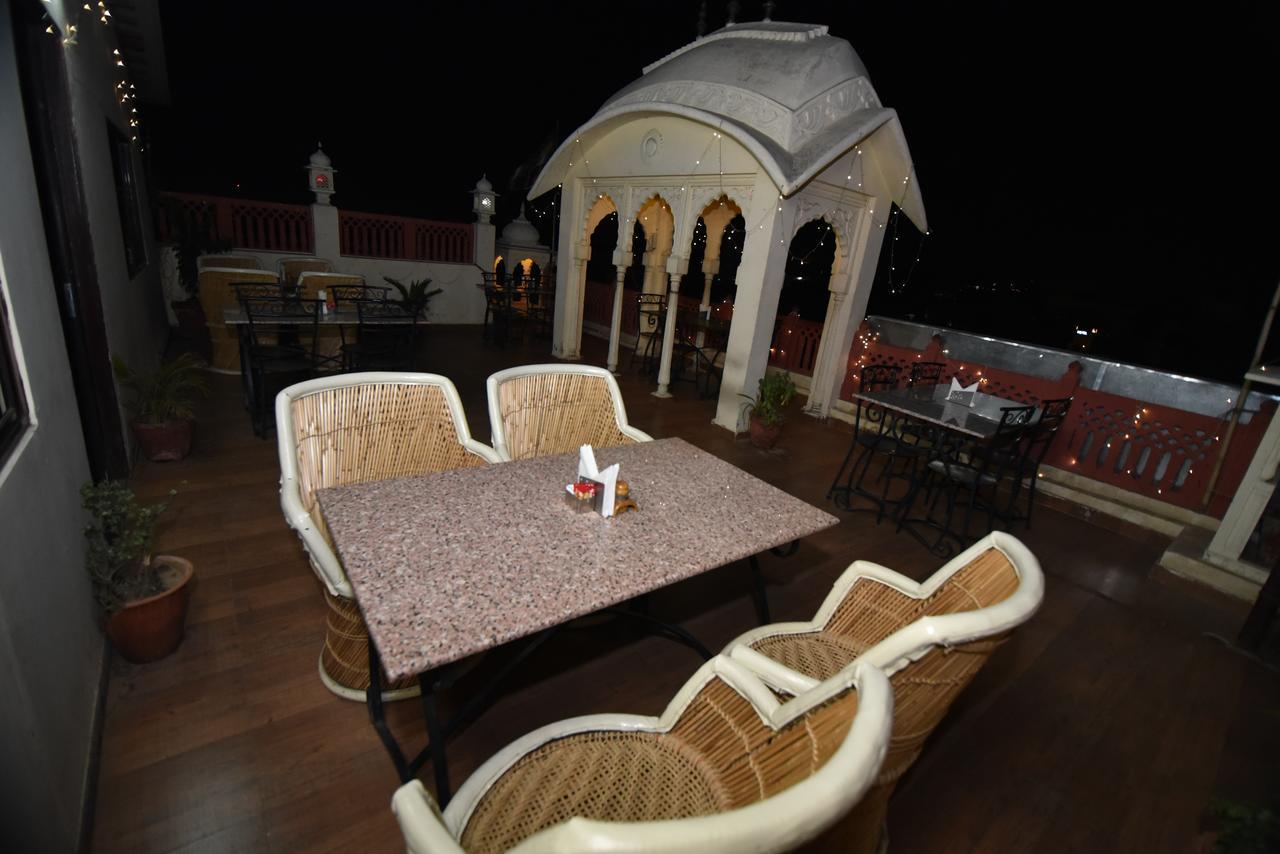 Hotel Vaishnavi Jaipur Exteriör bild