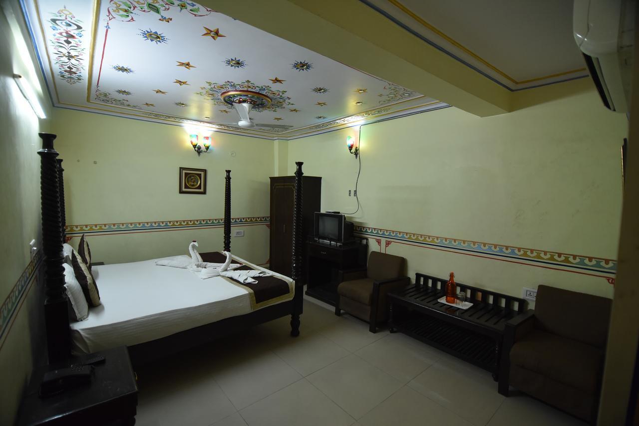 Hotel Vaishnavi Jaipur Exteriör bild