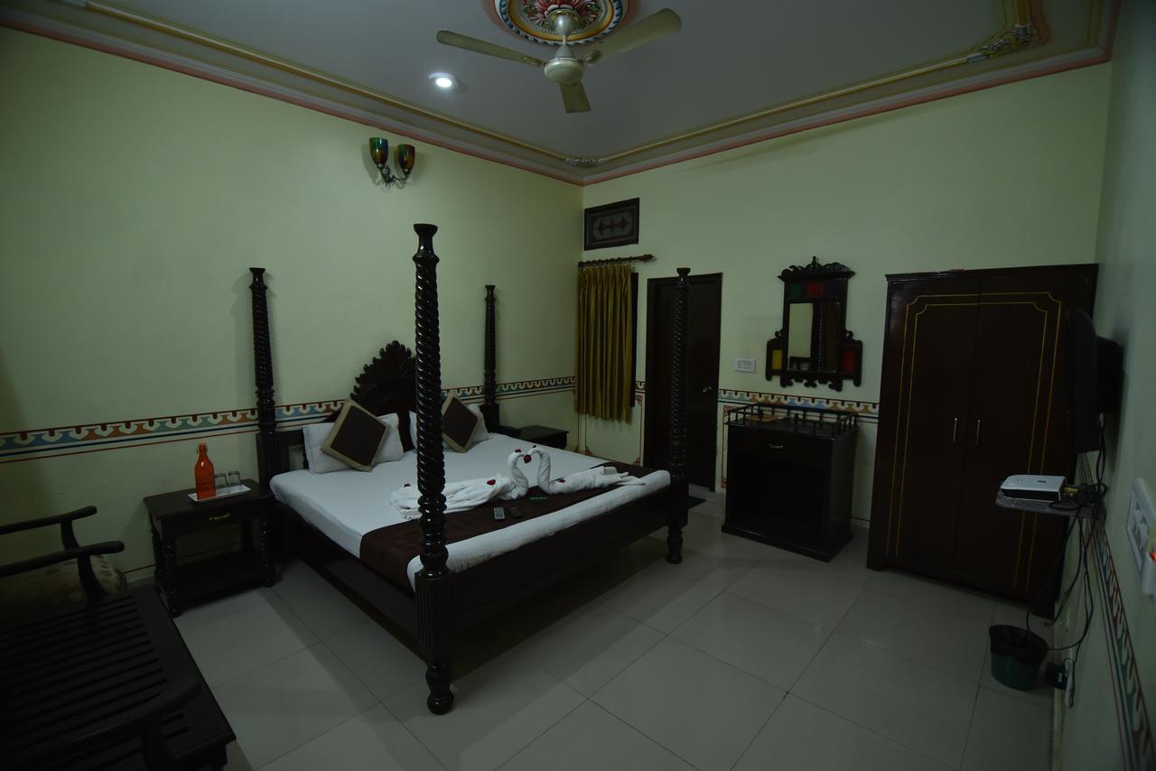 Hotel Vaishnavi Jaipur Exteriör bild