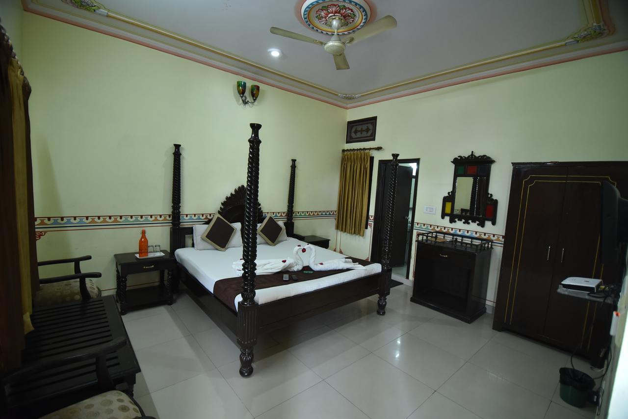 Hotel Vaishnavi Jaipur Exteriör bild