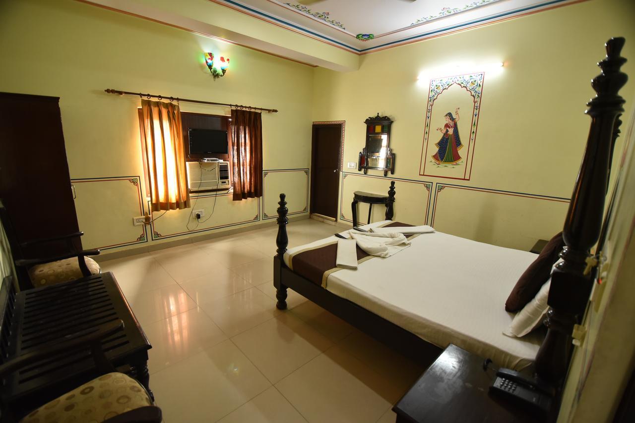 Hotel Vaishnavi Jaipur Exteriör bild